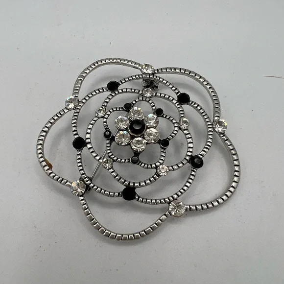 Chic Silver and Black Crystal Brooch - Picture 5 of 7